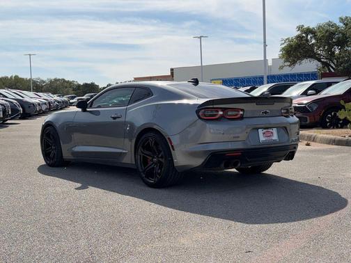 Sharkskin Metallic 2023 Chevrolet Camaro 2SS
