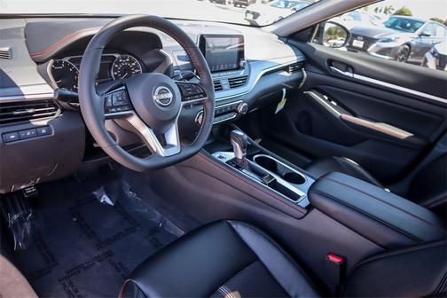2025 Nissan Altima SR FWD