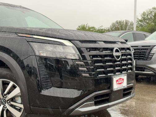 Super Black 2026 Nissan Pathfinder SL