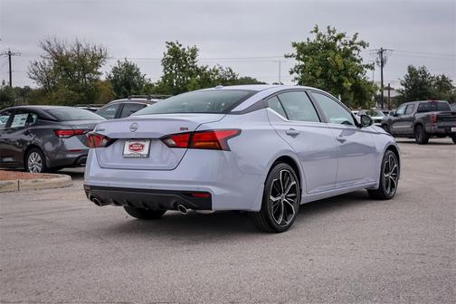 2025 Nissan Altima SR FWD