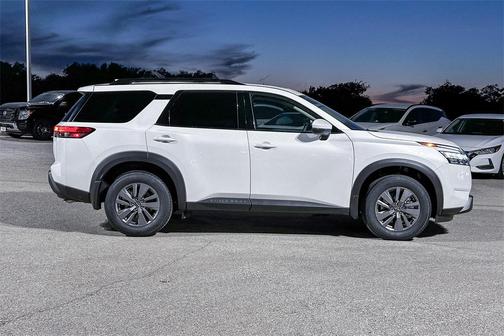 2025 Nissan Pathfinder SV FWD