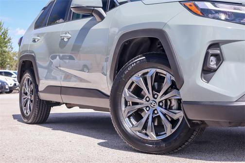 2022 Toyota RAV4 Hybrid XLE Premium