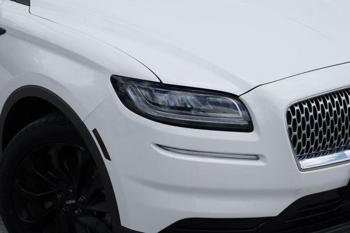 PRISTINE WHITE MET 3C 2022 Lincoln Nautilus Reserve