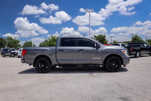2024 Nissan Titan SV