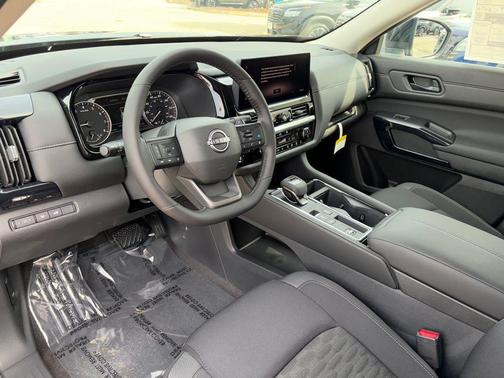 Super Black 2026 Nissan Pathfinder SV