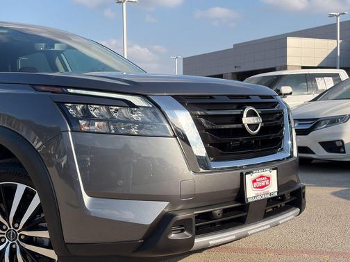 2025 Nissan Pathfinder Platinum FWD