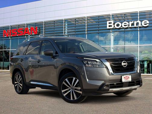 2025 Nissan Pathfinder Platinum FWD