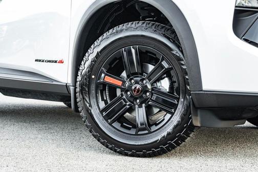 Everest White Pearl Tricoat 2026 Nissan Rogue Rock Creek