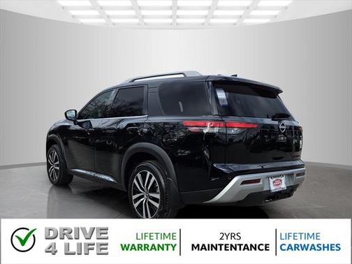 2025 Nissan Pathfinder Platinum FWD