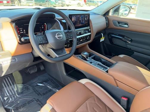 Everest White Pearl Tricoat 2026 Nissan Pathfinder Platinum