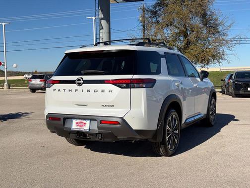 Everest White Pearl Tricoat 2026 Nissan Pathfinder Platinum