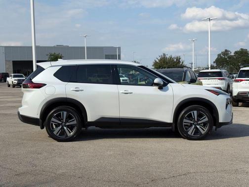Everest White Pearl 2025 Nissan Rogue SL