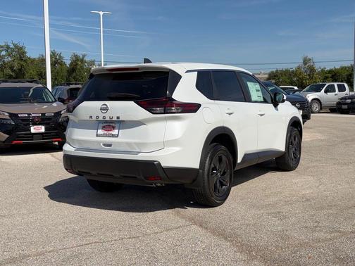 Everest White Pearl Tricoat 2026 Nissan Rogue SV