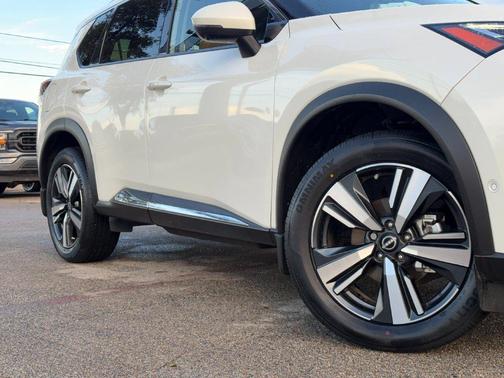 Pearl White Tricoat 2023 Nissan Rogue Platinum