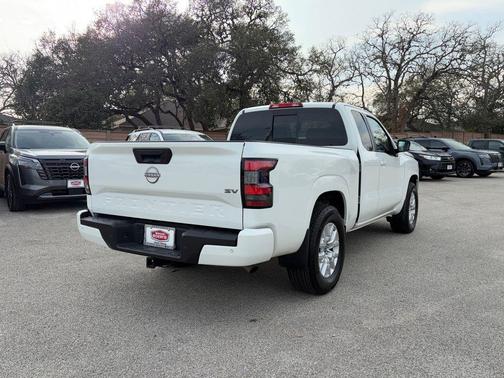 2024 Nissan Frontier SV