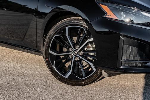 2025 Nissan Altima SR FWD