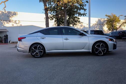 2023 Nissan Altima SR FWD