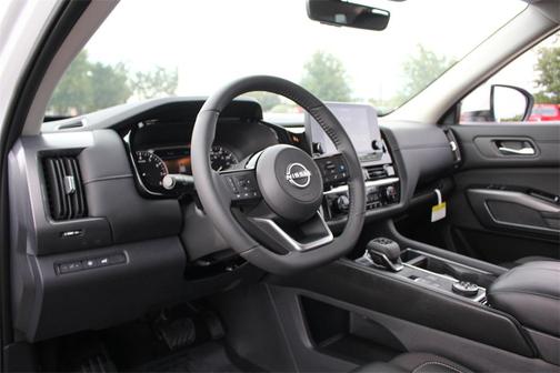 2025 Nissan Pathfinder SL 4WD