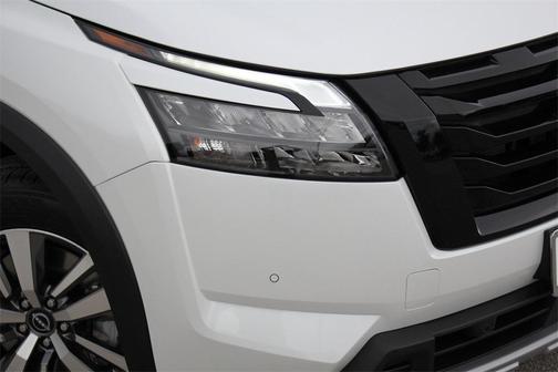 2025 Nissan Pathfinder SL 4WD