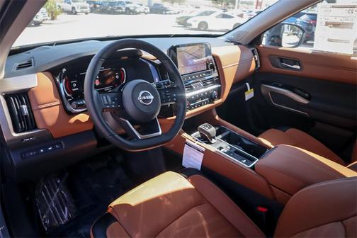 2025 Nissan Pathfinder Platinum FWD