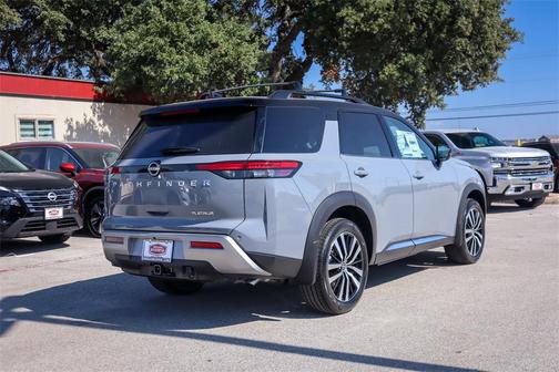 2025 Nissan Pathfinder Platinum FWD