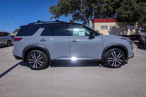 2025 Nissan Pathfinder Platinum FWD