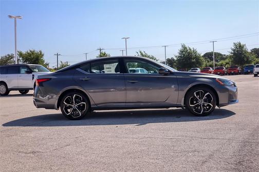 2025 Nissan Altima SR FWD