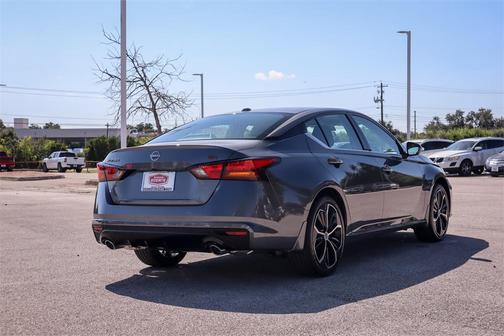 2025 Nissan Altima SR FWD