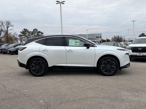 Everest White Pearl Tricoat/Super Black 2026 Nissan Murano Platinum