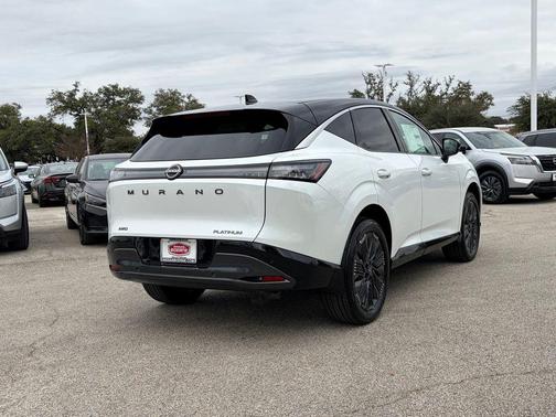 Everest White Pearl Tricoat/Super Black 2026 Nissan Murano Platinum