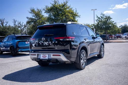 2023 Nissan Pathfinder SL FWD