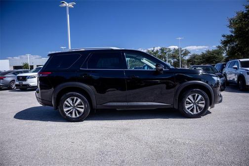 2023 Nissan Pathfinder SL FWD