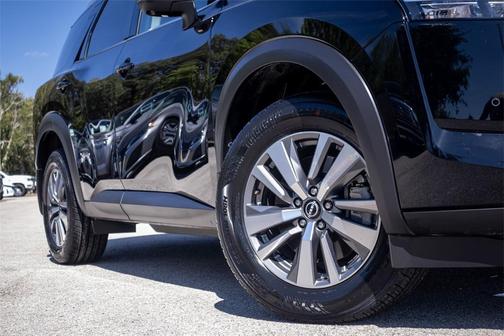 2023 Nissan Pathfinder SL FWD