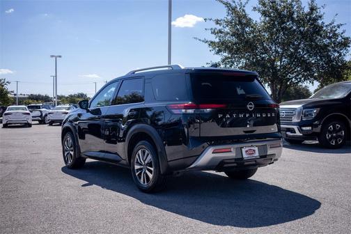 2023 Nissan Pathfinder SL FWD