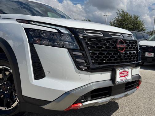 Everest White Pearl Tricoat 2026 Nissan Pathfinder Rock Creek