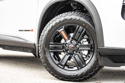 Everest White Pearl Tricoat 2026 Nissan Rogue Rock Creek