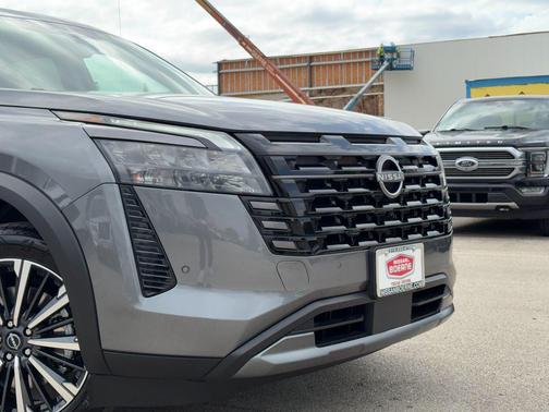 Gun Metallic 2026 Nissan Pathfinder Platinum