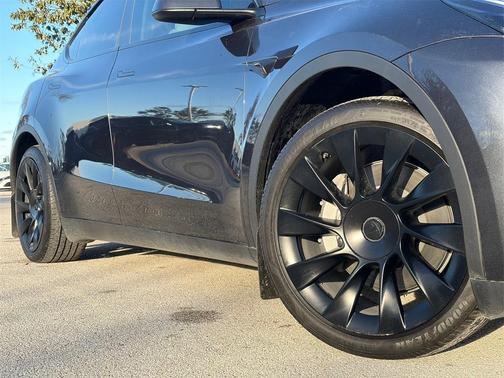 2024 Tesla Model Y Long Range Dual Motor All-Wheel Drive