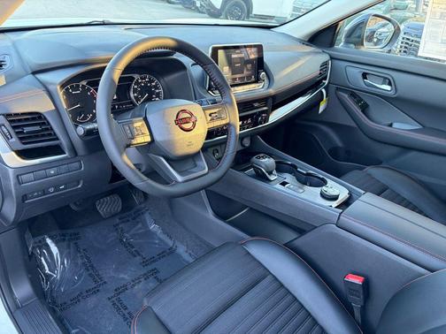 Everest White Pearl Tricoat 2026 Nissan Rogue Rock Creek