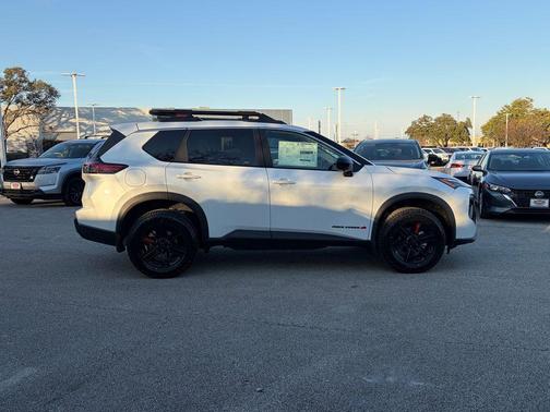 Everest White Pearl Tricoat 2026 Nissan Rogue Rock Creek
