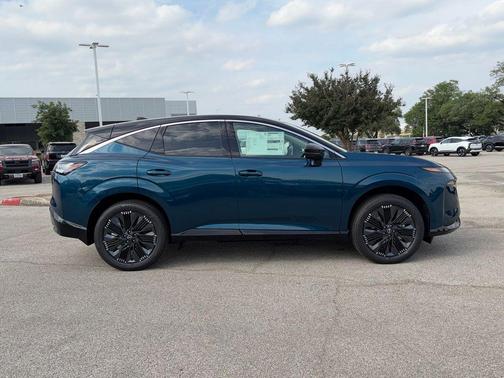 Aurora Blue Pearl Metallic/Super Black 2026 Nissan Murano Platinum