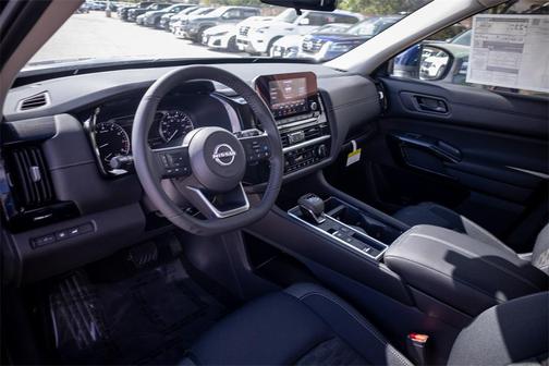 2025 Nissan Pathfinder SV FWD