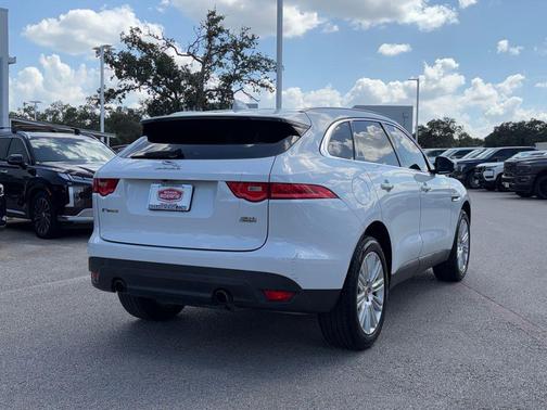 Fuji White 2019 Jaguar F-PACE 30t Portfolio