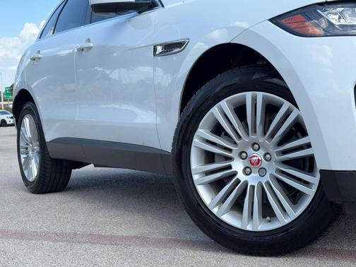 Fuji White 2019 Jaguar F-PACE 30t Portfolio