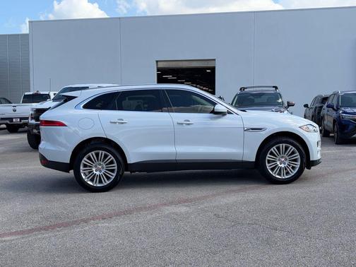 Fuji White 2019 Jaguar F-PACE 30t Portfolio
