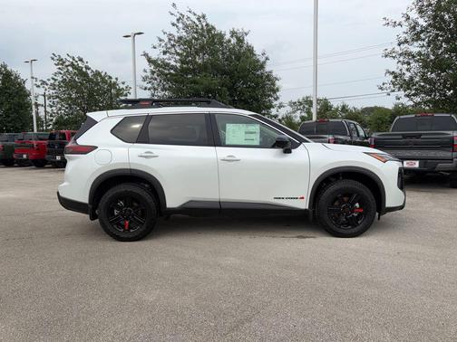 Everest White Pearl Tricoat 2026 Nissan Rogue Rock Creek