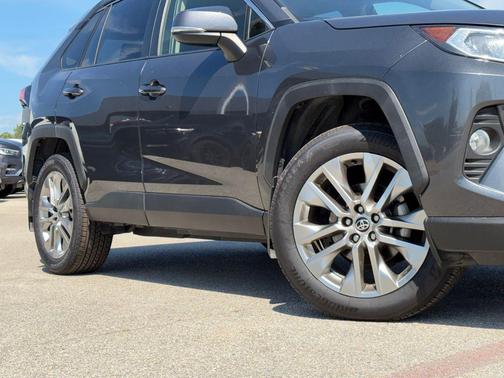 Magnetic Gray Metallic 2021 Toyota RAV4 XLE Premium