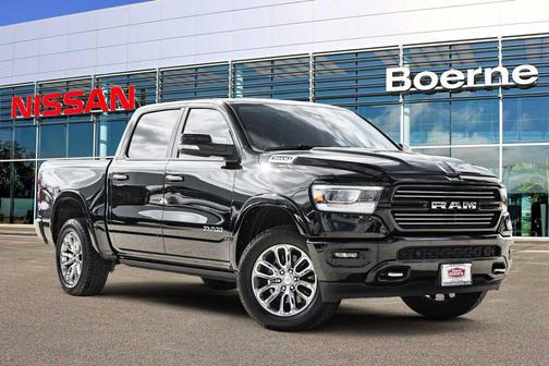 Diamond Black Crystal Pearlcoat 2022 RAM 1500 Laramie