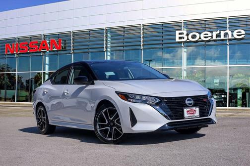 Aspen White Tricoat/Super Black 2025 Nissan Sentra SR