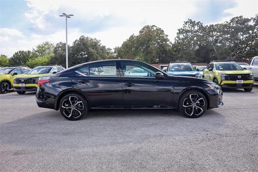 2025 Nissan Altima SR FWD